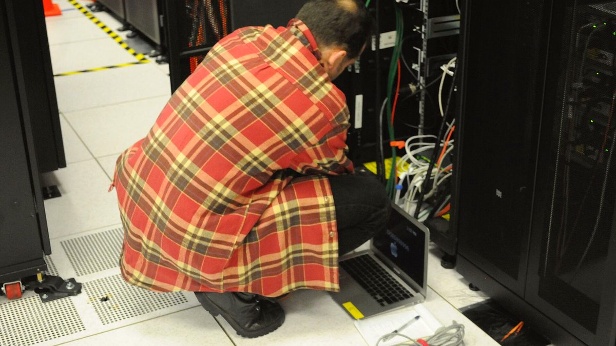 EB-LINK upgrades optical module coding service and expands storage switch code library