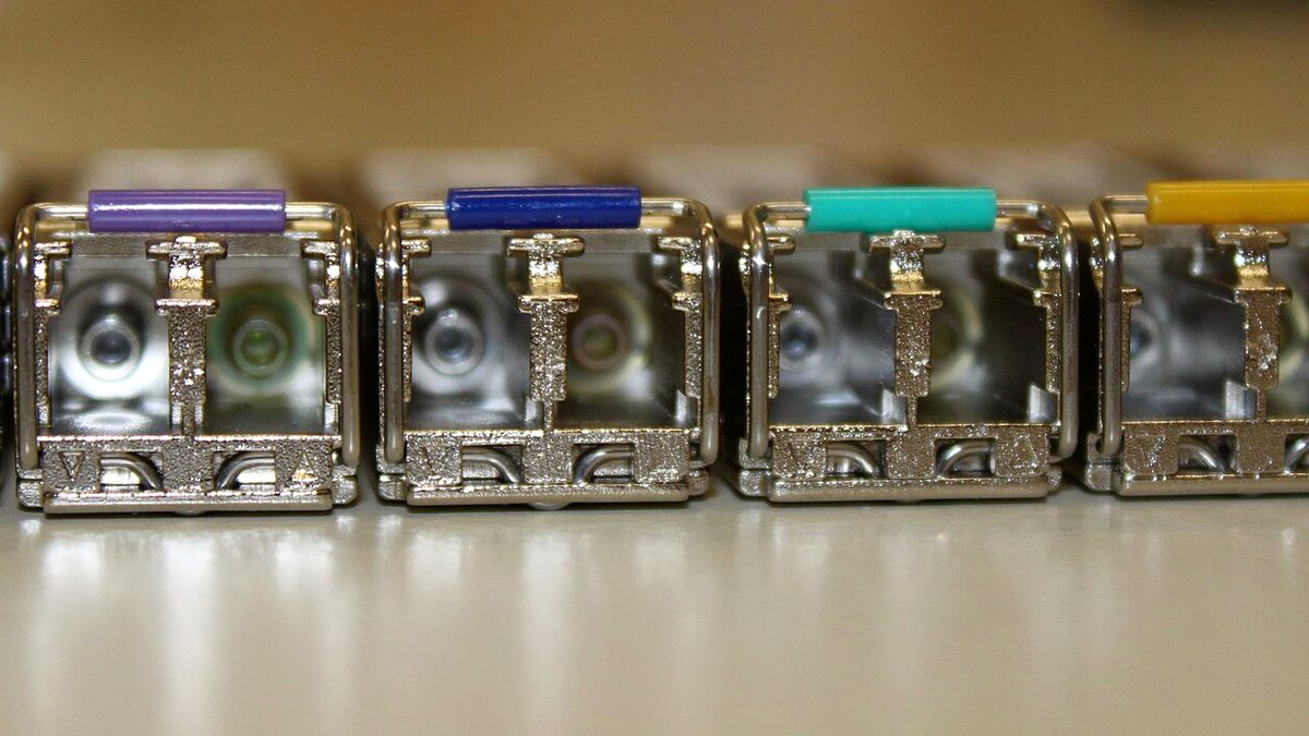 Optical fiber transceiver quality inspection line upgrade: full load aging and port pressure testing are added to the factory process