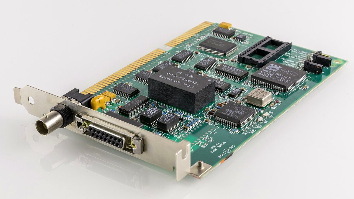 EB-LINK 10G fiber optic network cards are delivered to auto parts factories in batches, and a driver deployment manual is included with the goods.