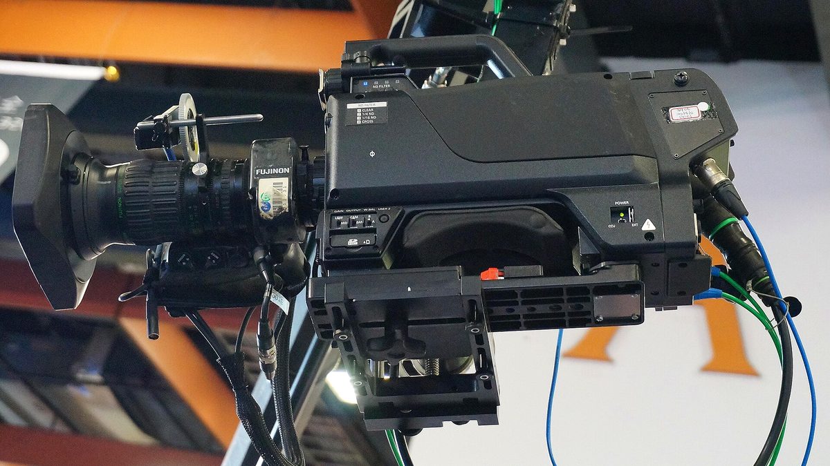 EB-LINK upgrades the factory quality inspection of audio and video optical transceivers and adds a full load synchronous test