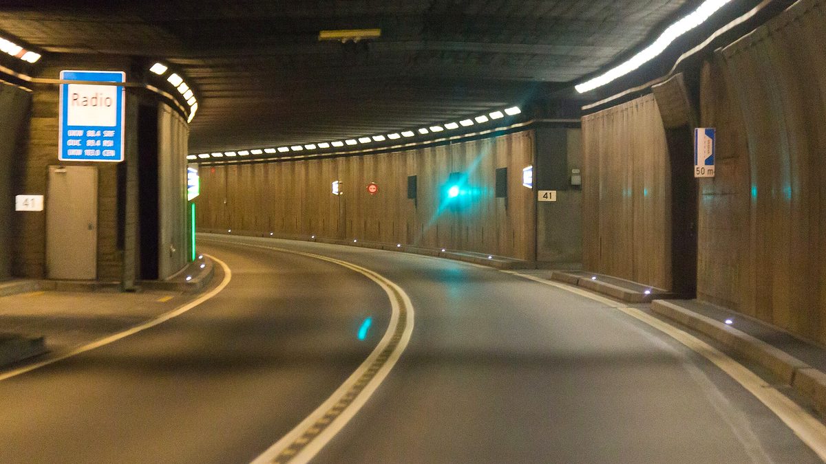 High and low temperature and surge retests are added to the tunnel electromechanical optical transceiver before leaving the factory.